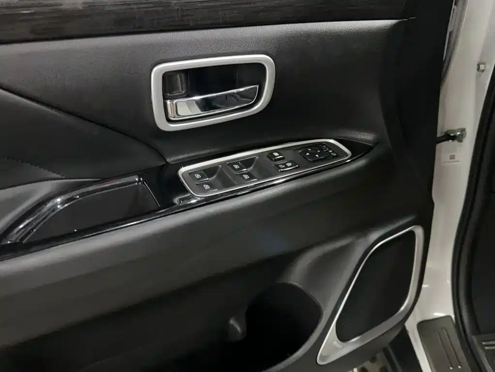 Mitsubishi Outlander 2019 — фото 11