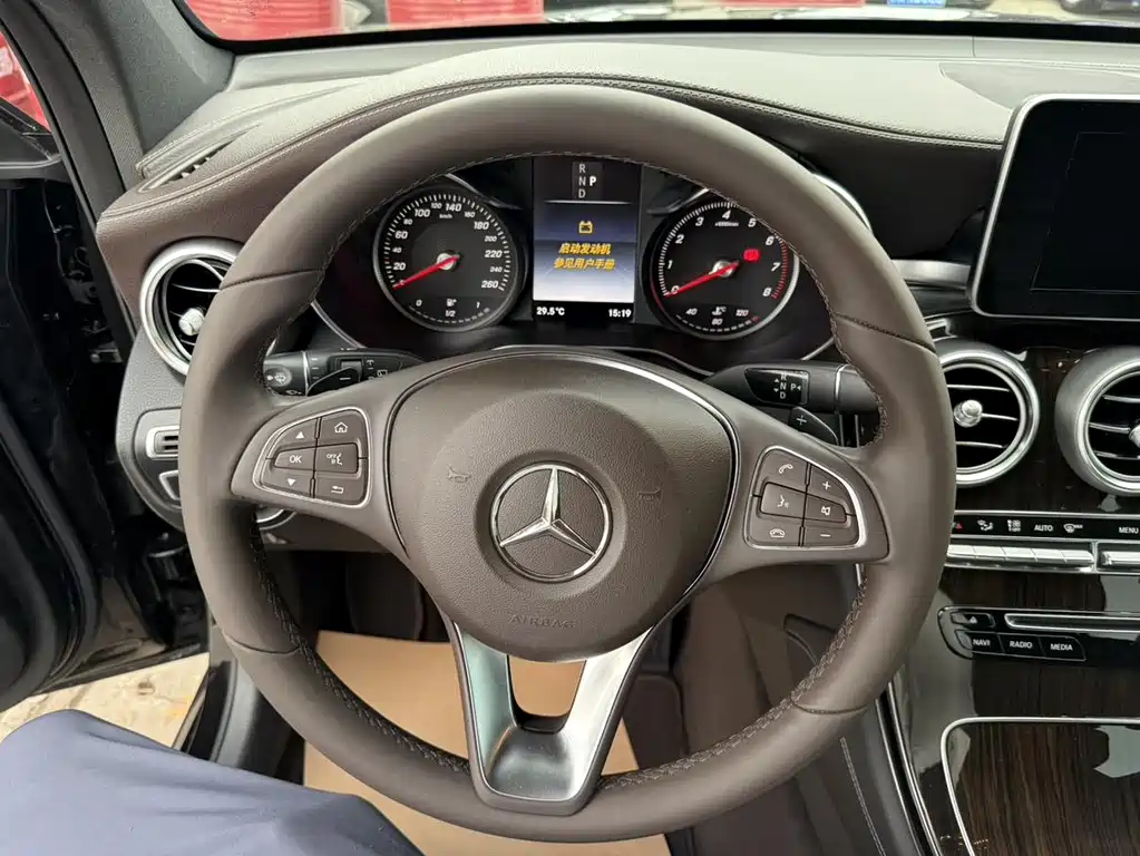 Mercedes-Benz GLC 2017 — фото 10