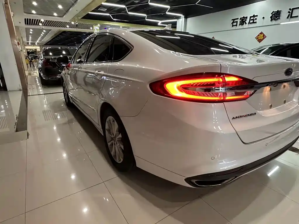 Ford Mondeo 2018 — фото 7