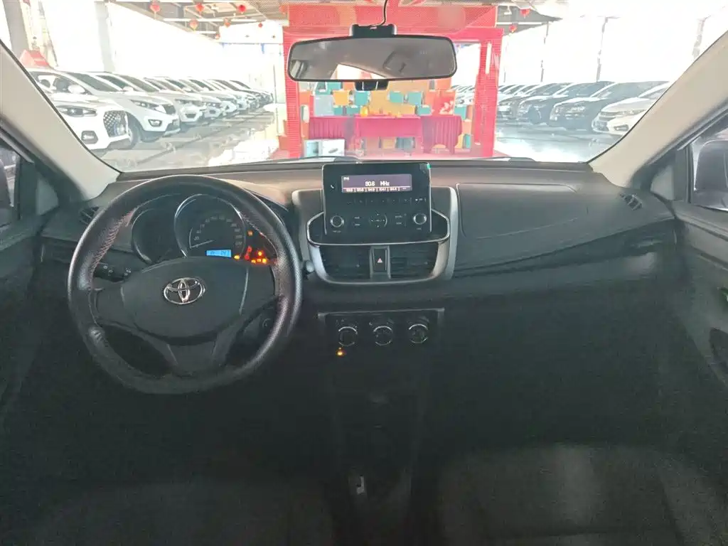 Toyota Yaris L 2021 — фото 10