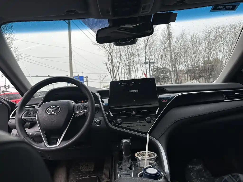 Toyota Camry 2022 — фото 12