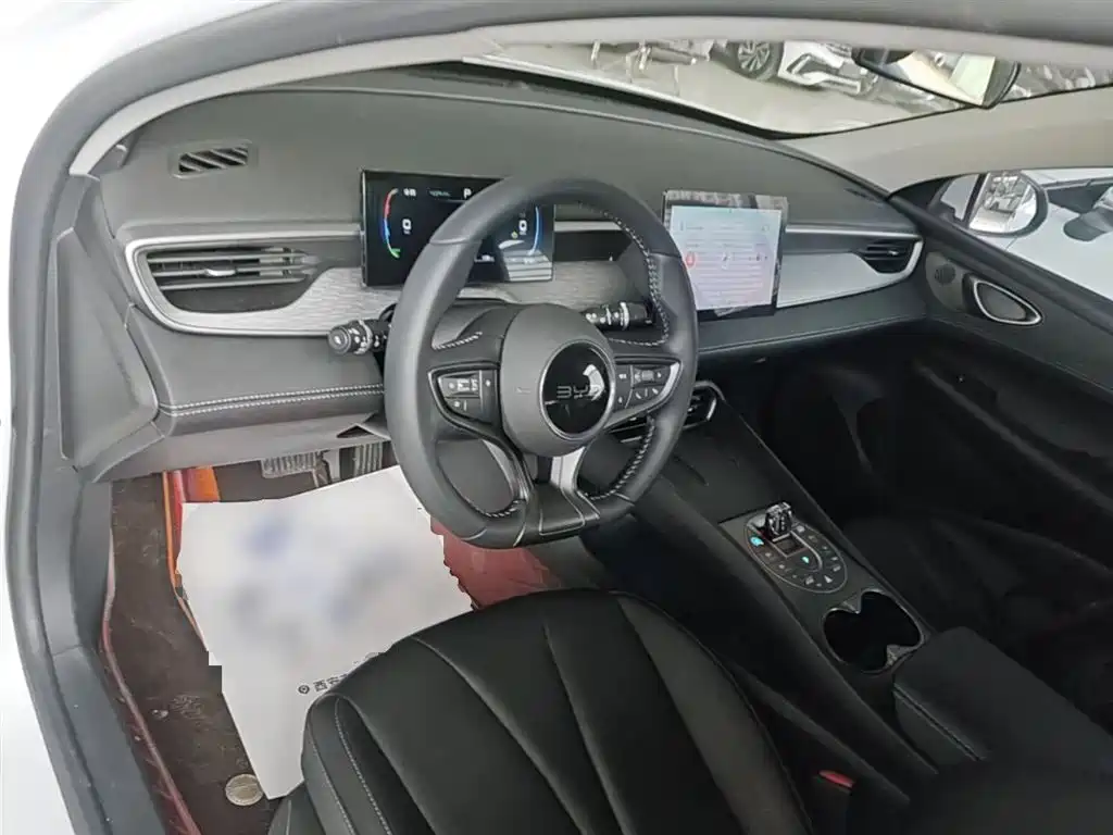 BYD Seal 05 DM-i 2025 — фото 10