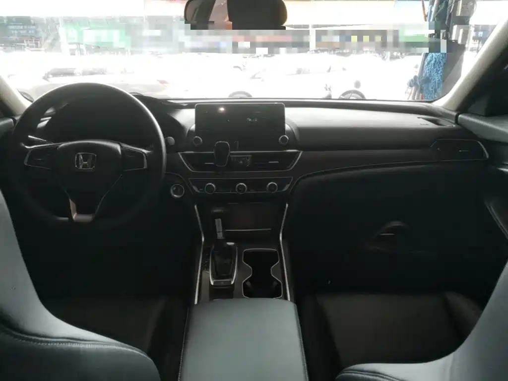 Honda Accord 2019 — фото 10