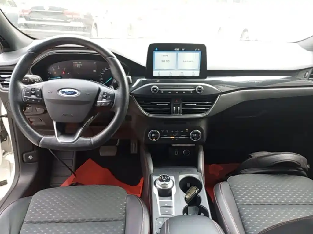 Ford Focus 2019 — фото 10