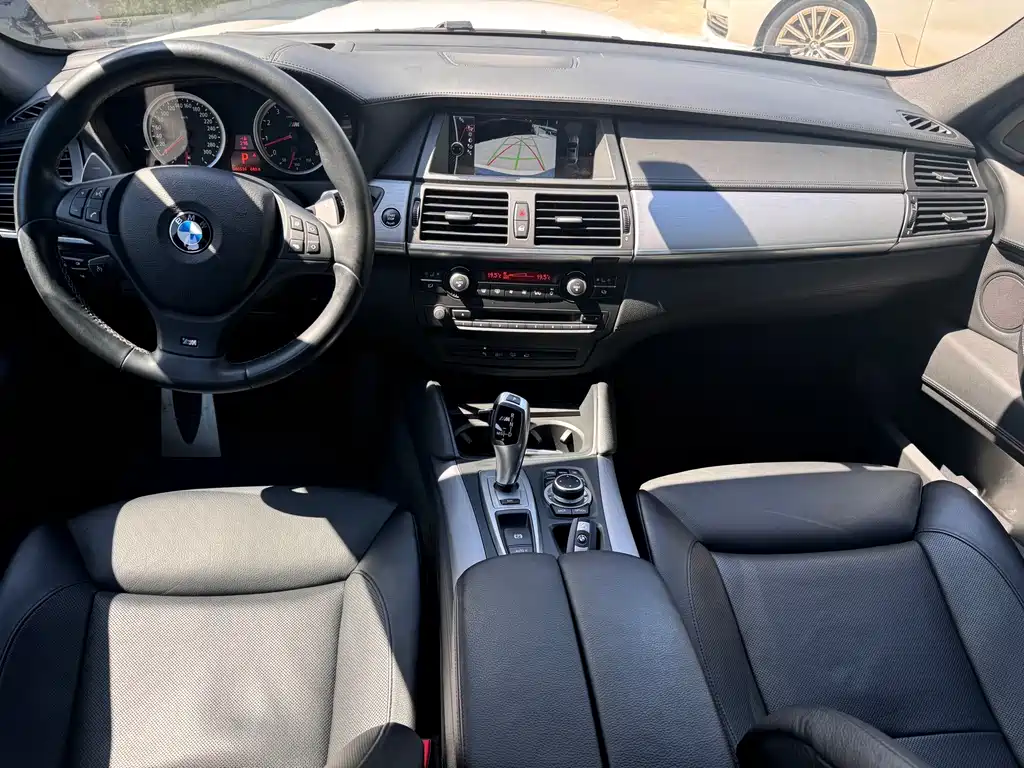 BMW X6 M 2014 — фото 8