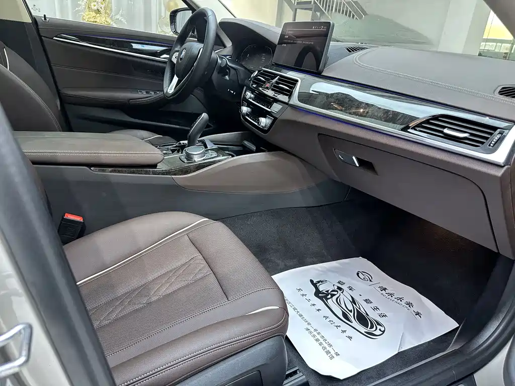 BMW 5 Series 2022 — фото 16