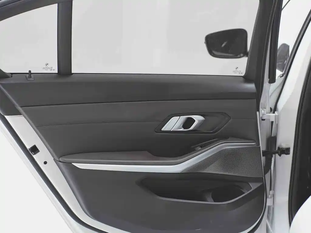 BMW 3 Series 2023 — фото 16