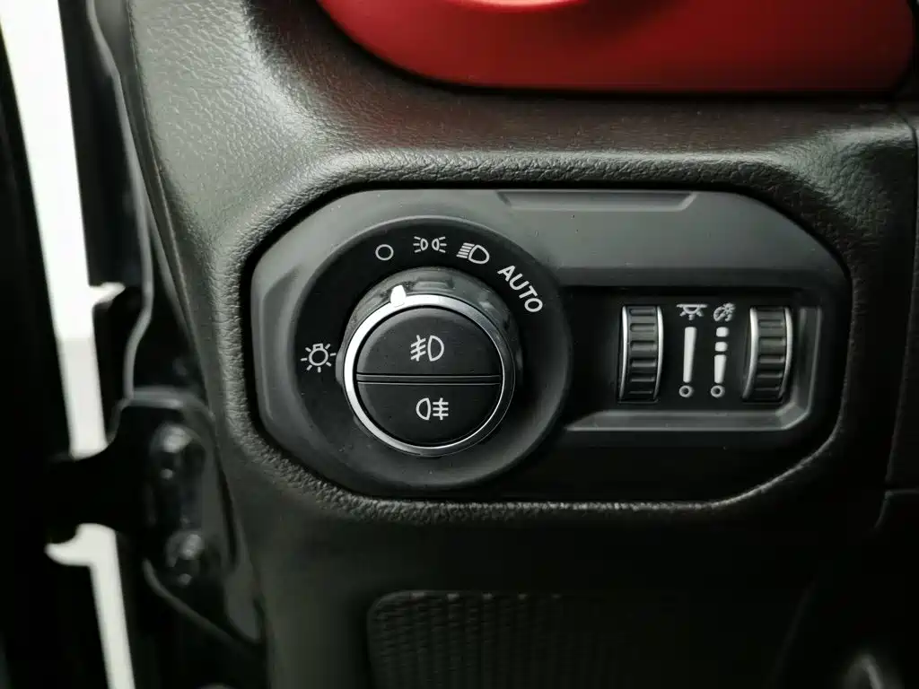 Jeep Wrangler 2024 — фото 21