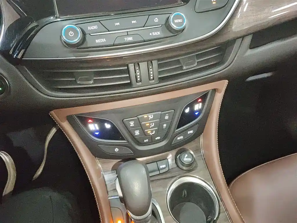 Buick Envision Plus 2018 — фото 9