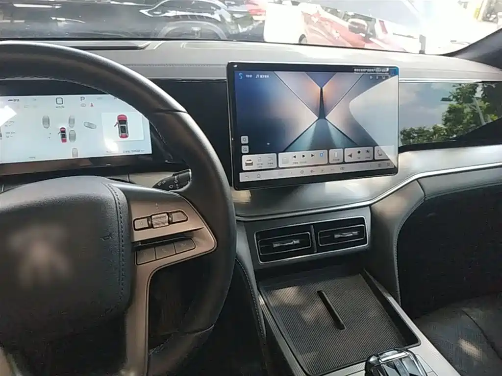 BYD L DM-i 2025 — фото 10