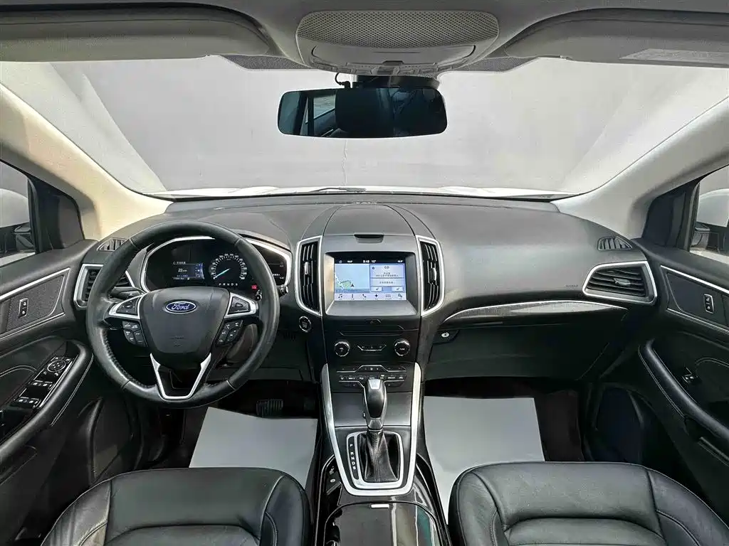 Ford Edge 2016 — фото 15