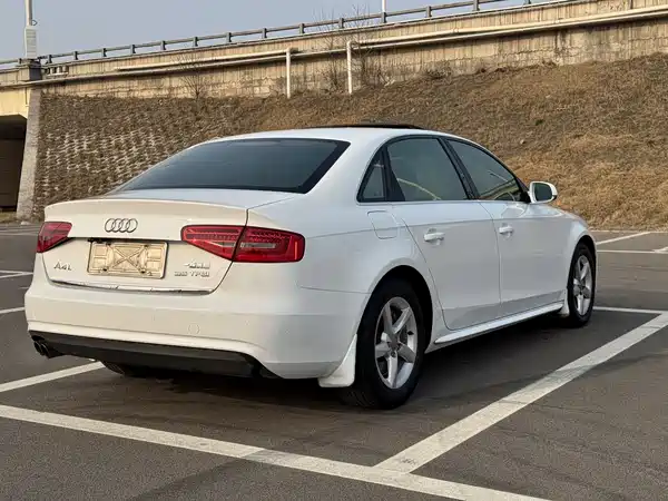 Audi A4L 2015