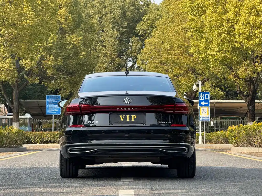Volkswagen Passat 2023 — фото 6