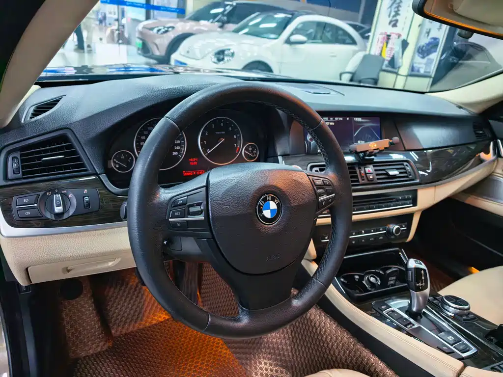 BMW 5 Series 2013 — фото 12
