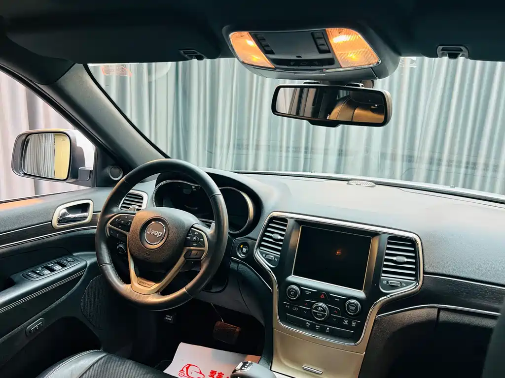 Jeep Grand Cherokee 2015 — фото 12
