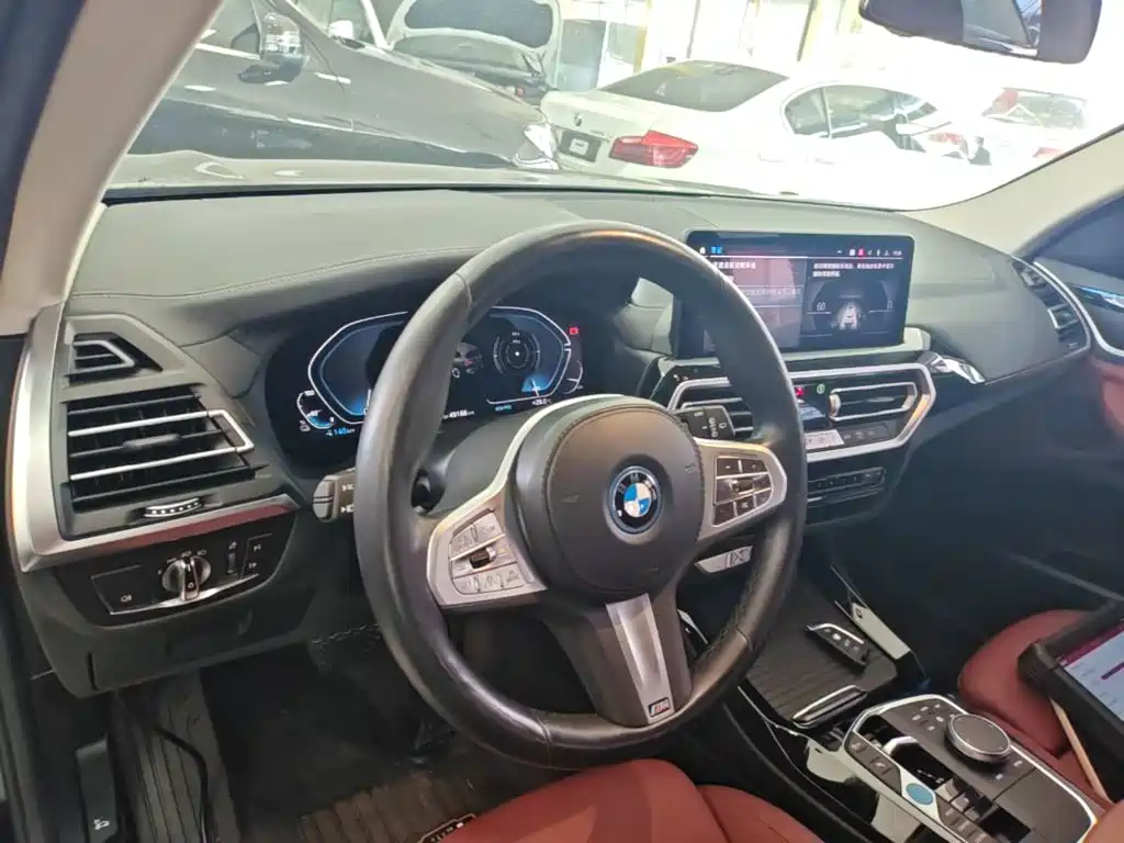 BMW iX3 2024 — фото 10