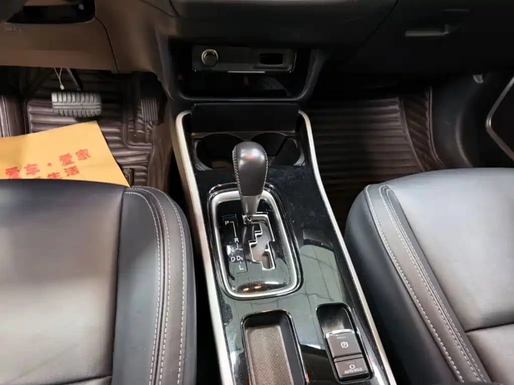 Mitsubishi Outlander 2020 — фото 14