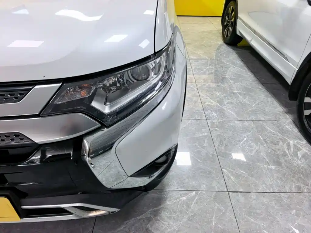 Mitsubishi Outlander 2020 — фото 24
