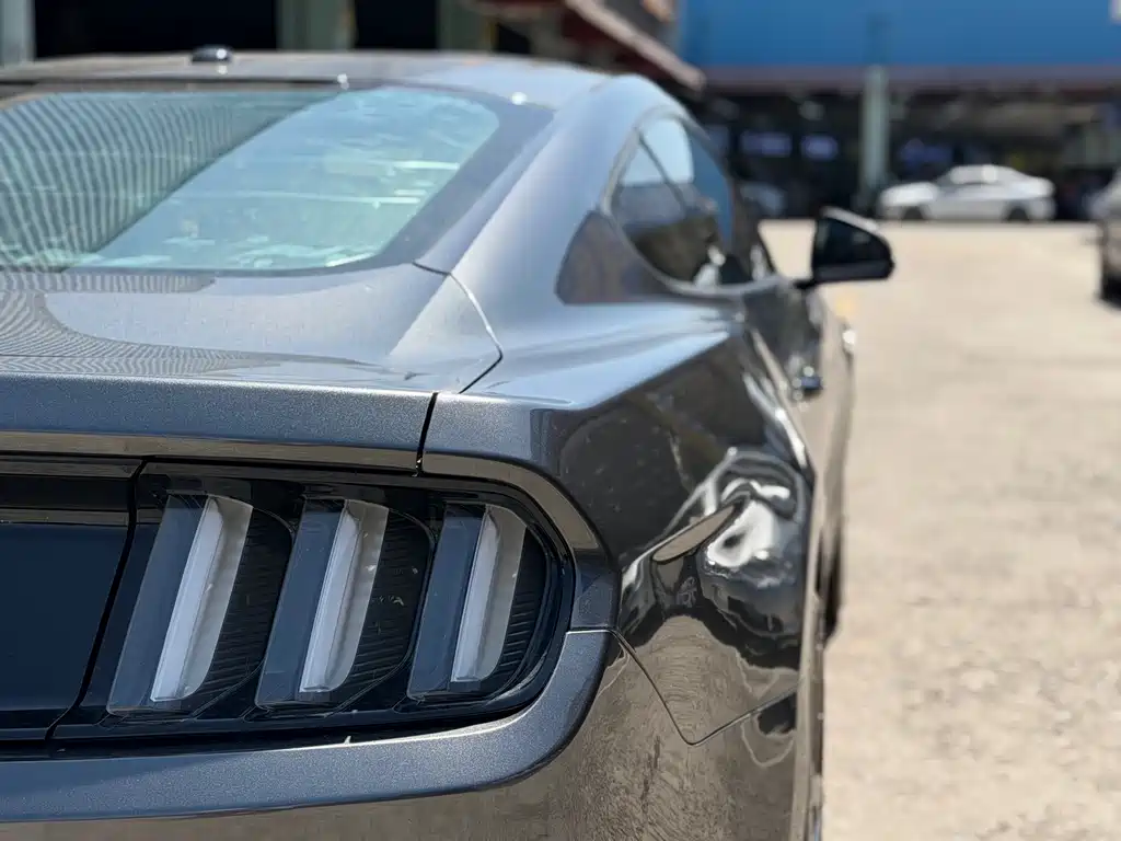 Ford Mustang 2017 — фото 11