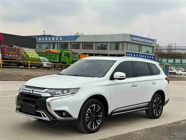 Mitsubishi Outlander 2020