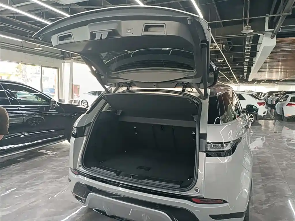 Land Rover Evoque 2024 — фото 19