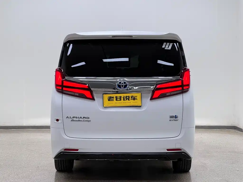 Toyota Alphard 2022 — фото 6