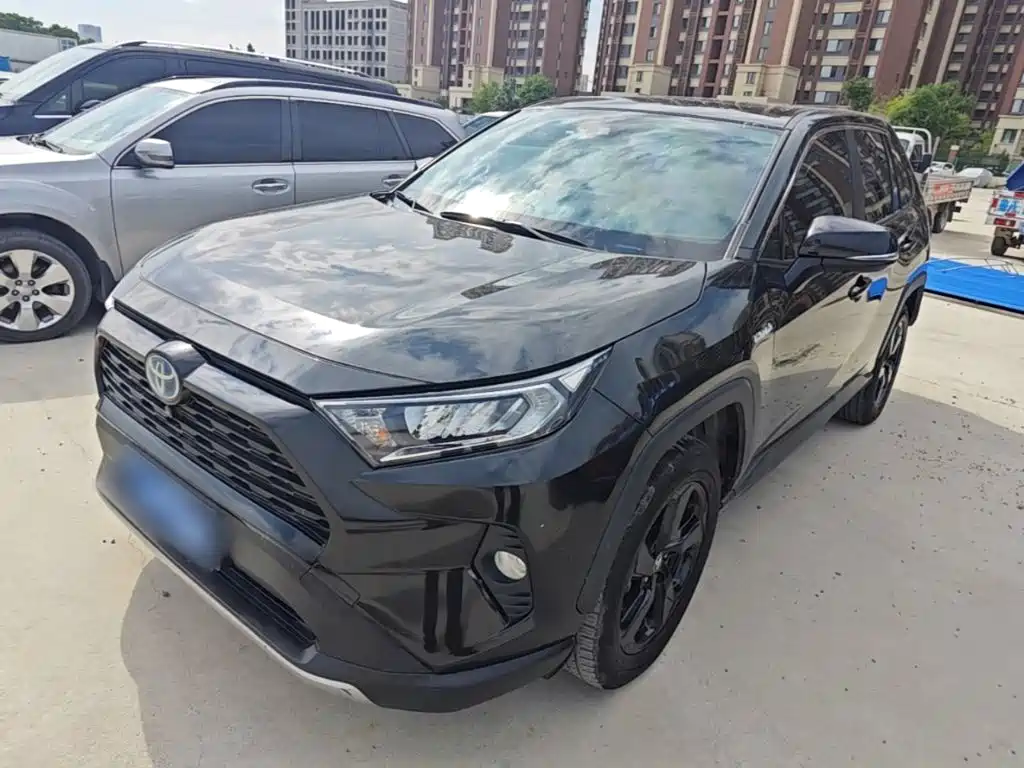 Toyota RAV4 2021 — фото 1