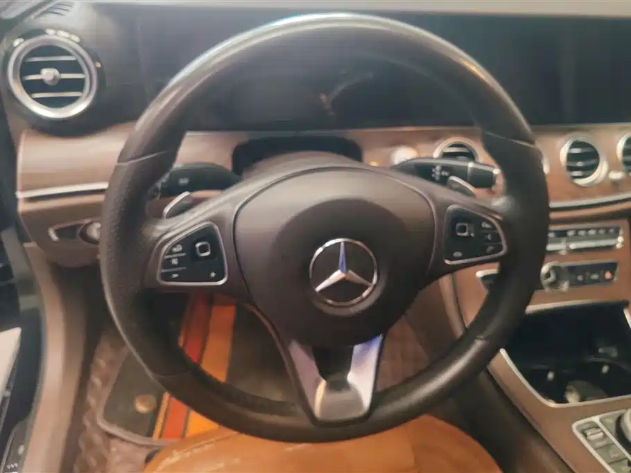 Mercedes-Benz E-Class 2018 — фото 14