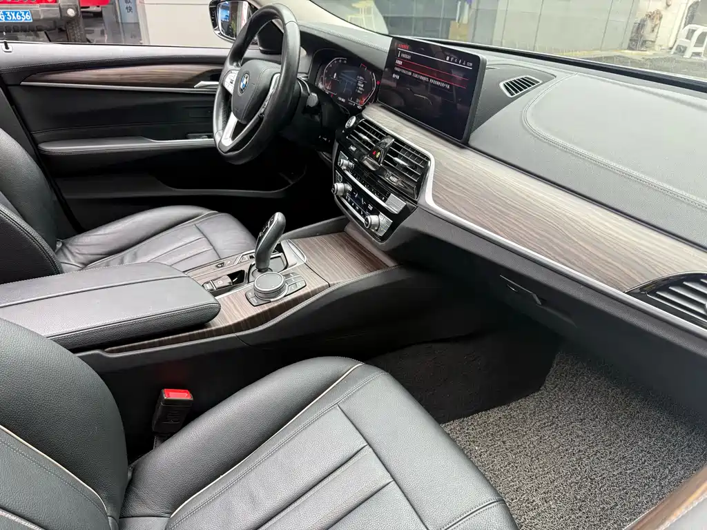 BMW 6 Series GT 2021 — фото 24