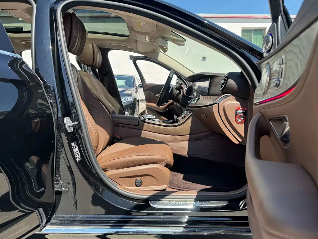 Mercedes-Benz E-Class 2019 — фото 15