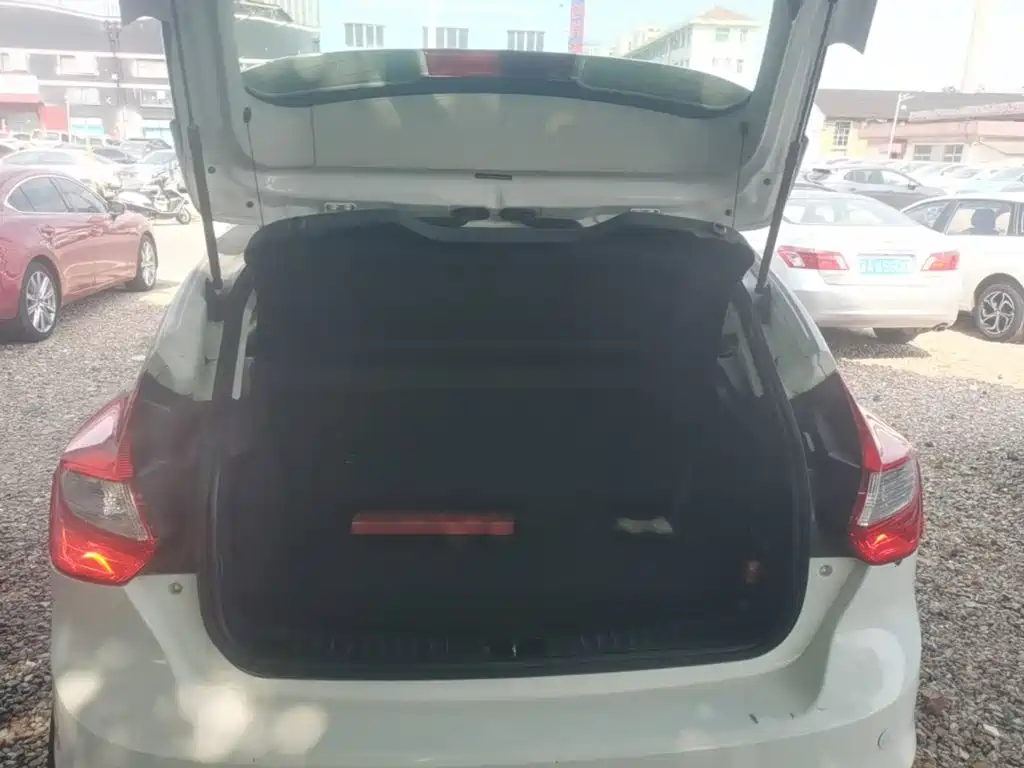 Ford Focus 2014 — фото 19