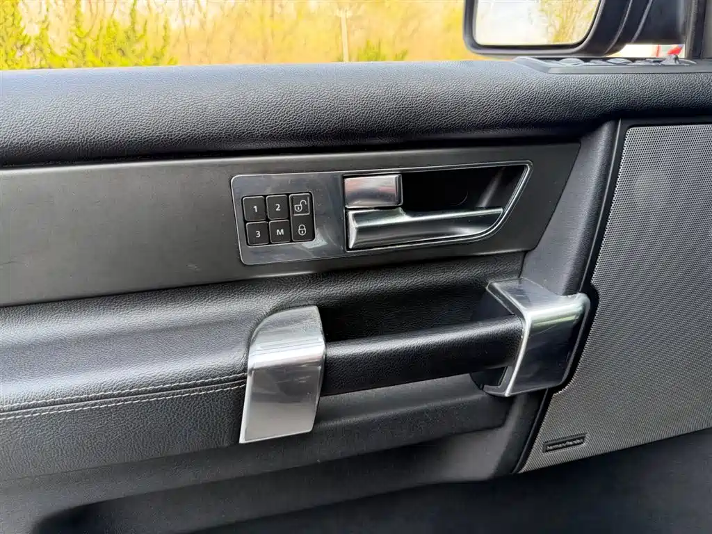 Land Rover Discovery 2012 — фото 10