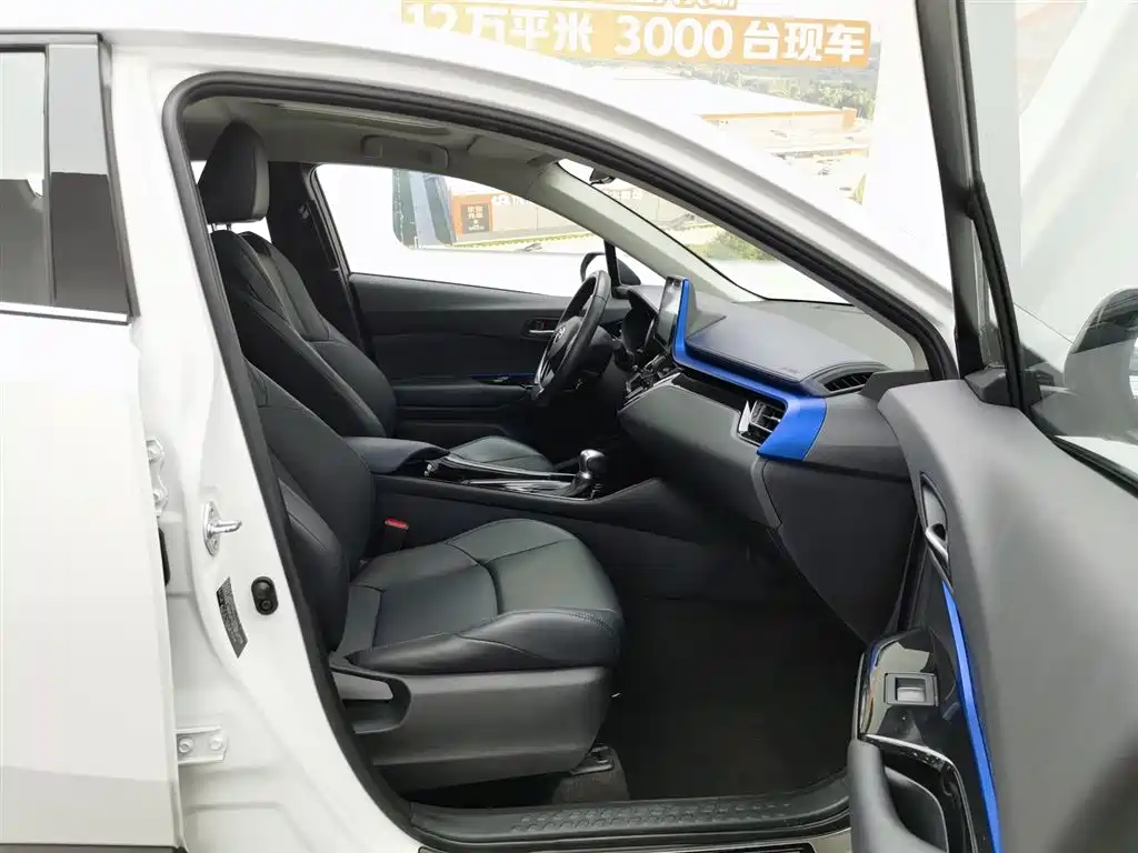 Toyota C-HR 2023 — фото 23