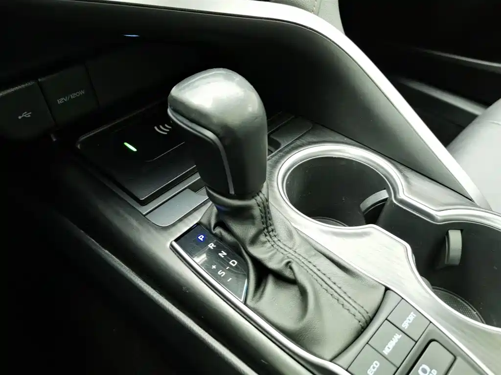 Toyota Camry 2022 — фото 13
