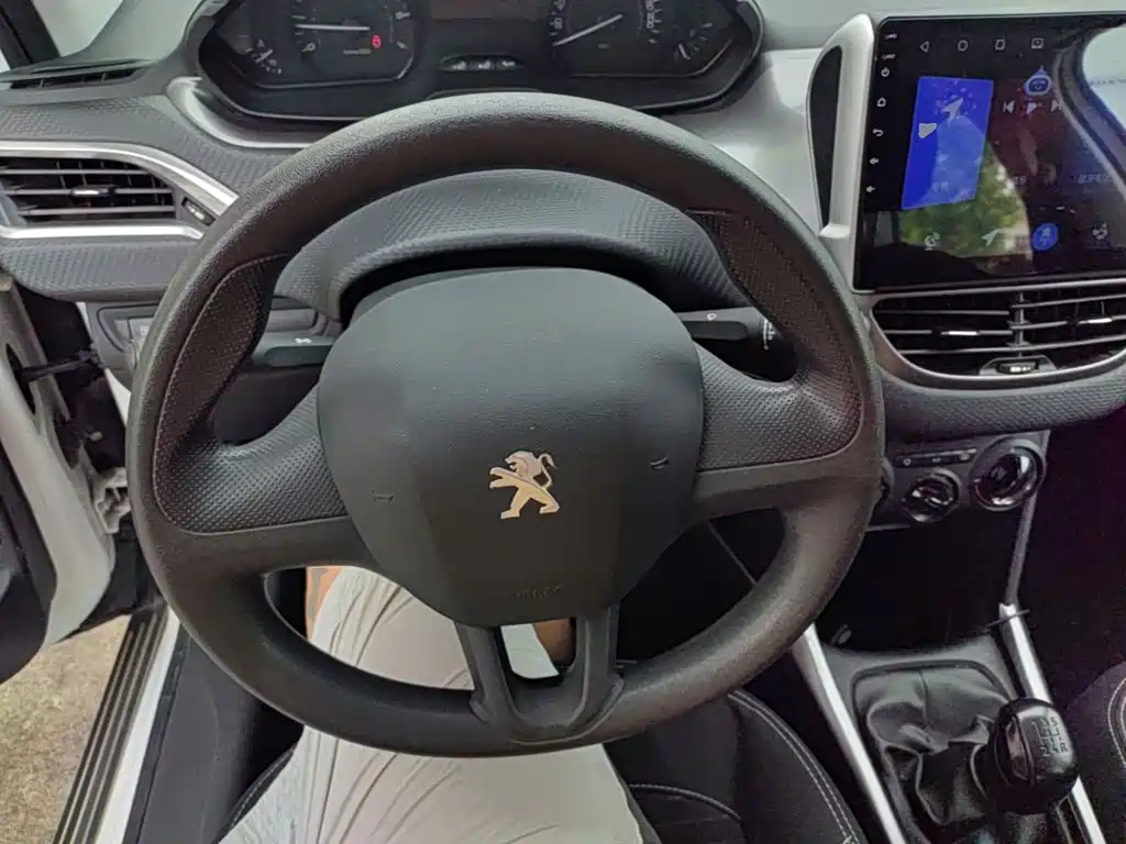Peugeot 2008 2016 — фото 11