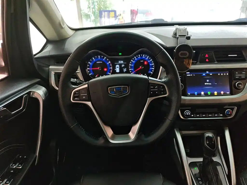 Geely Vision X3 2018 — фото 11