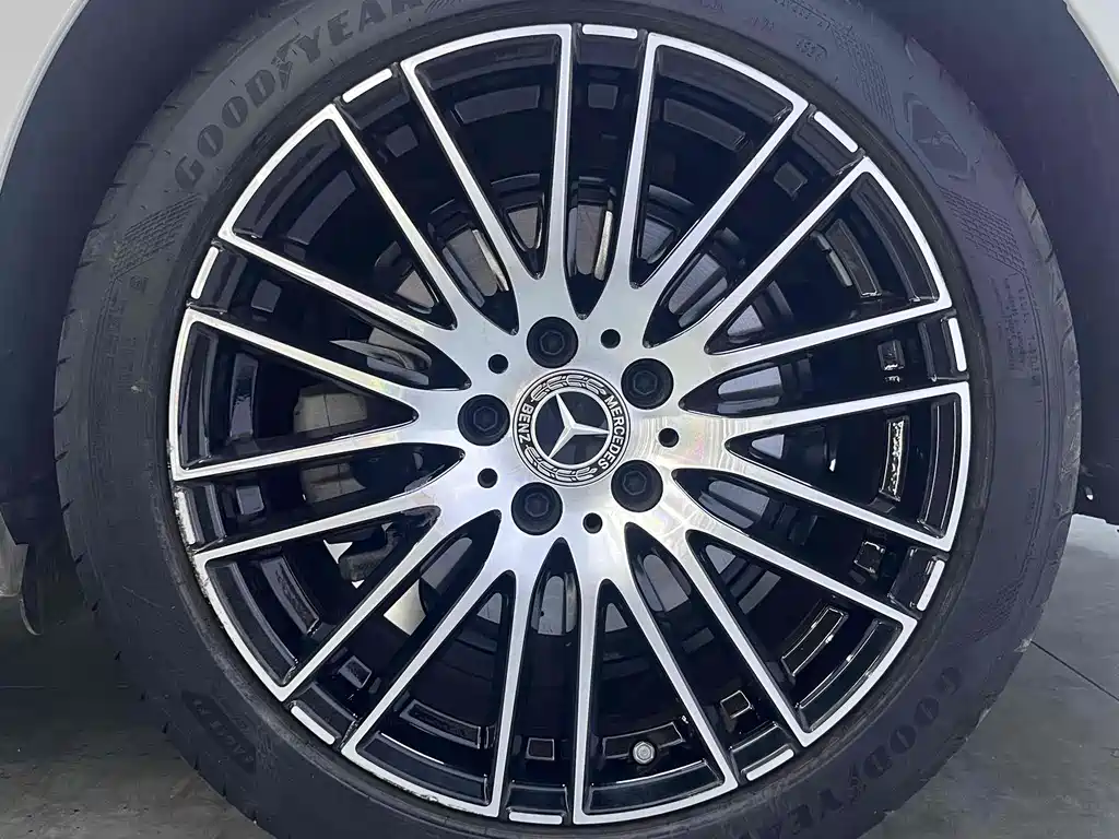 Mercedes-Benz C-Class 2025