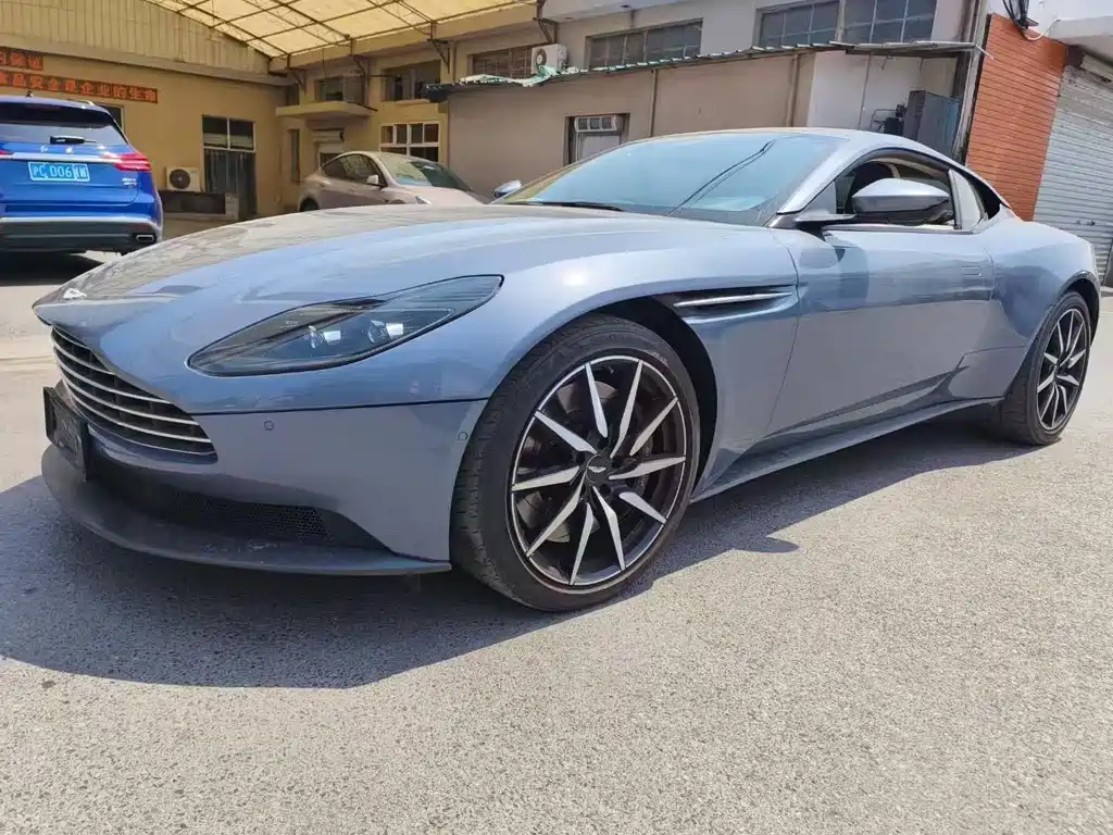 Aston Martin DB11 2020