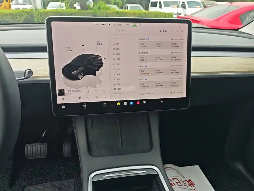 Tesla Model Y 2023 — фото 13