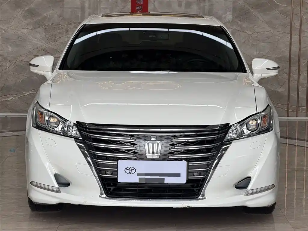 Toyota Crown 2015 — фото 3