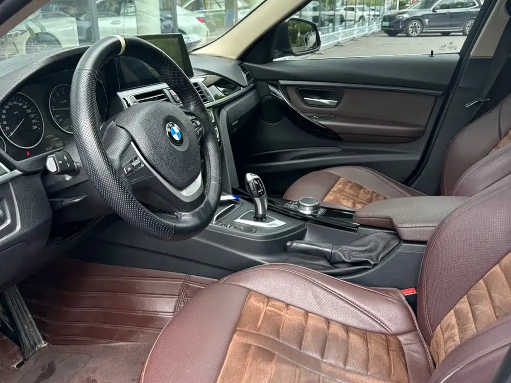 BMW 3 Series 2019 — фото 10