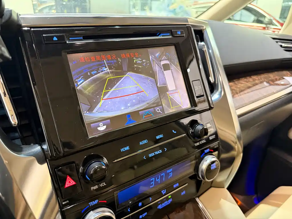 Toyota Alphard 2019 — фото 12