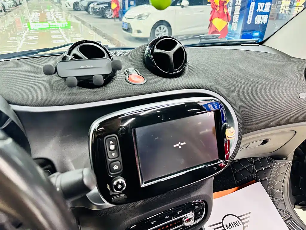 smart Fortwo 2017 — фото 32