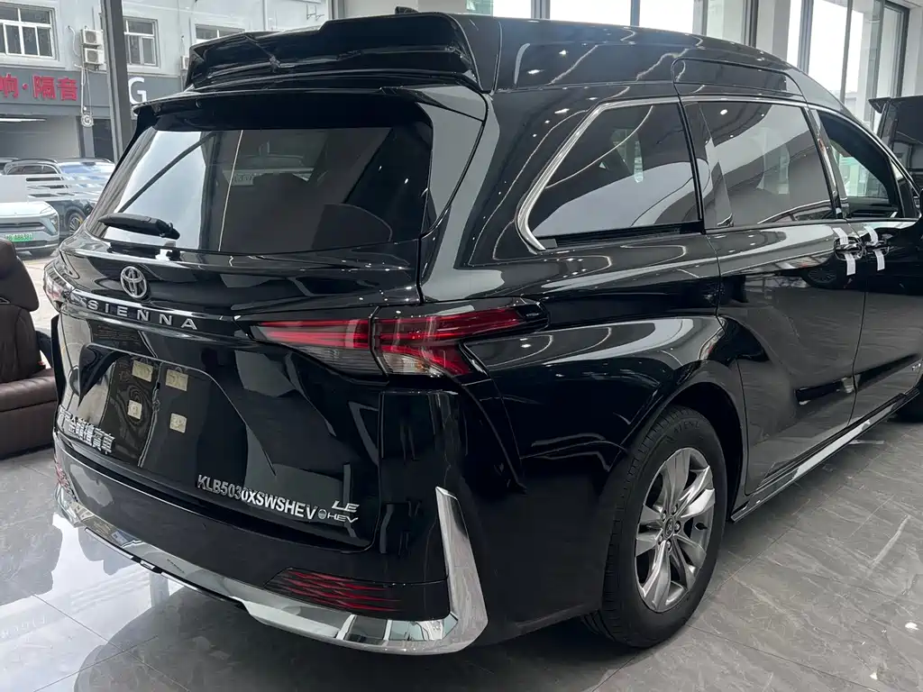 Toyota Sienna — фото 13