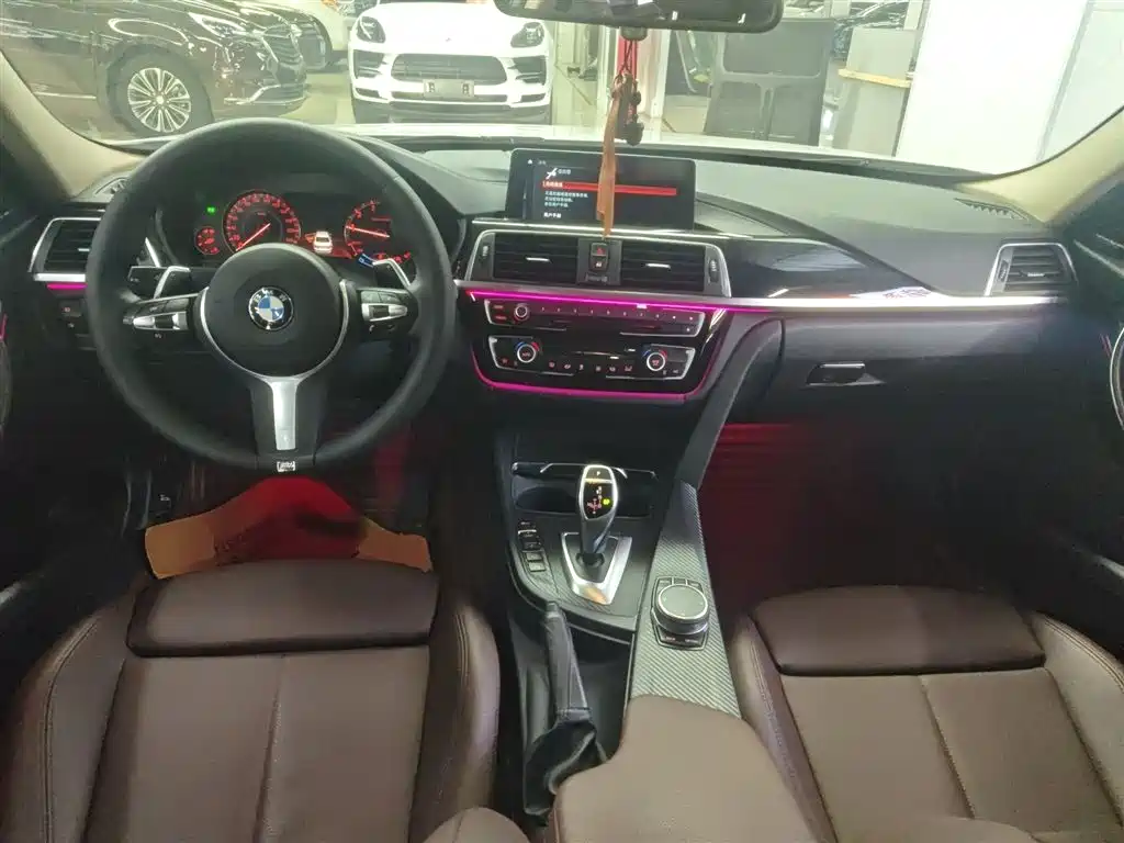 BMW 3 Series 2018 — фото 10