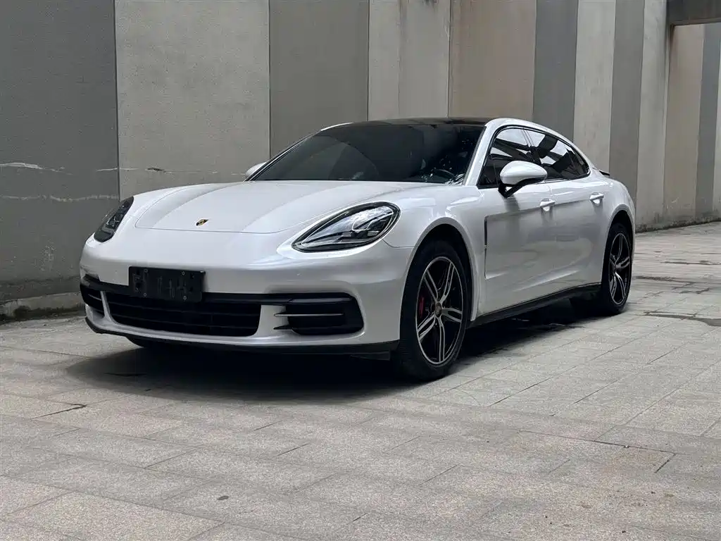 Porsche Panamera 2018 — фото 1