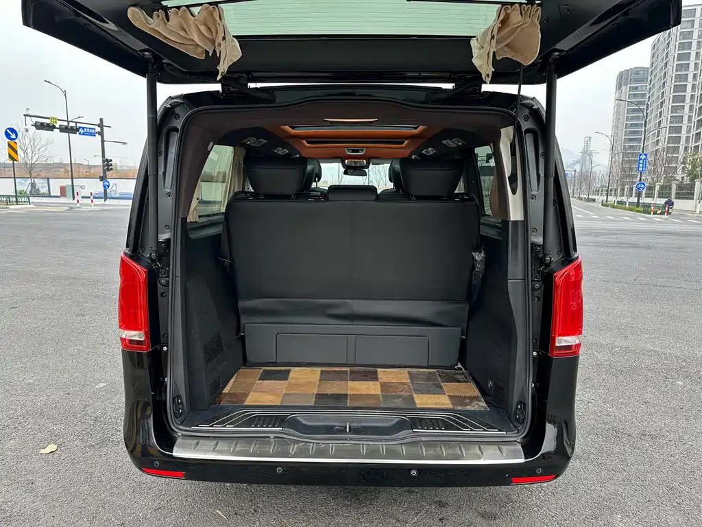 Mercedes-Benz V-Class 2017 — фото 26