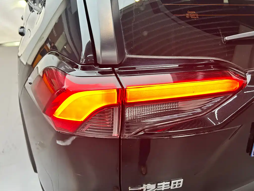 Toyota RAV4 2023 — фото 20