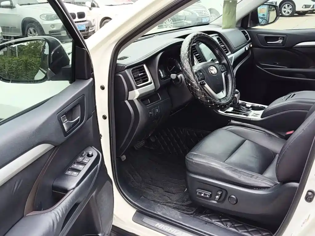 Toyota Highlander 2015 — фото 16