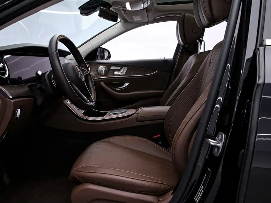 Mercedes-Benz E-Class 2023 — фото 12